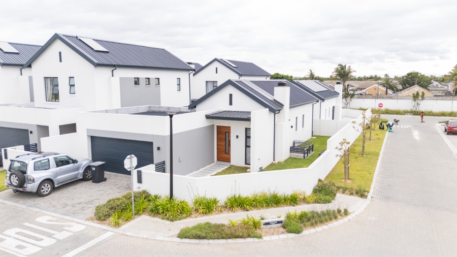 To Let 3 Bedroom Property for Rent in Le Coste Estate Western Cape
